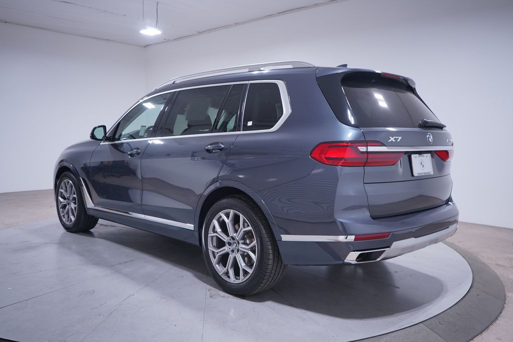 2022 BMW X7 xDrive40i 3