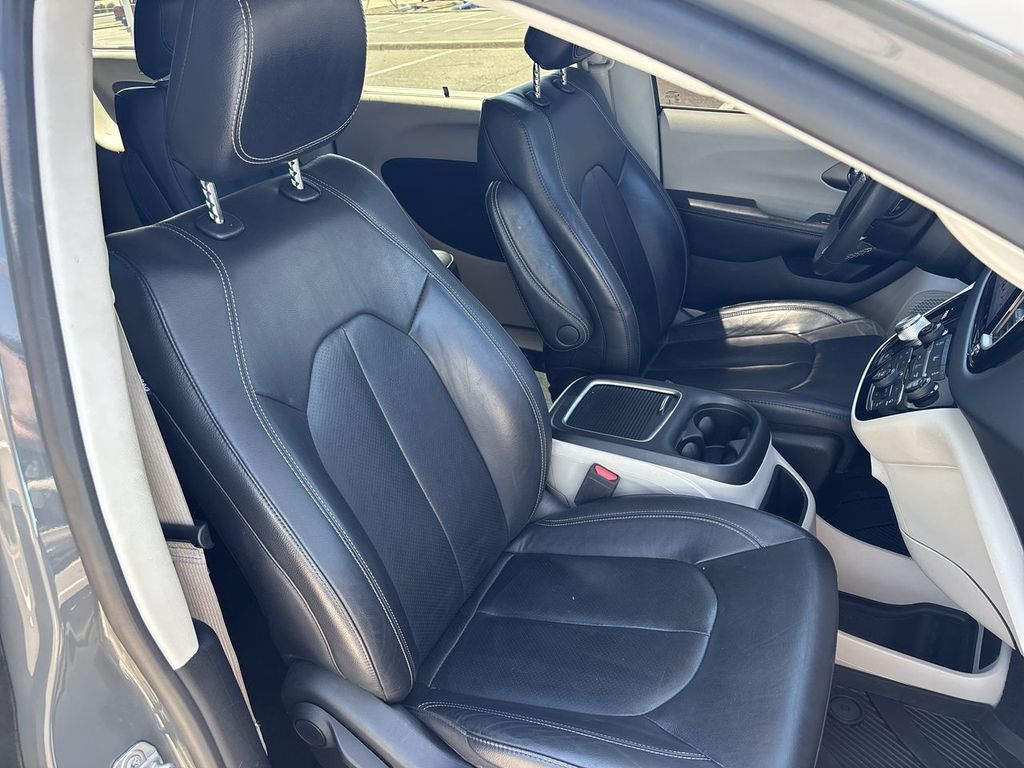 Used 2022 Chrysler Pacifica Van