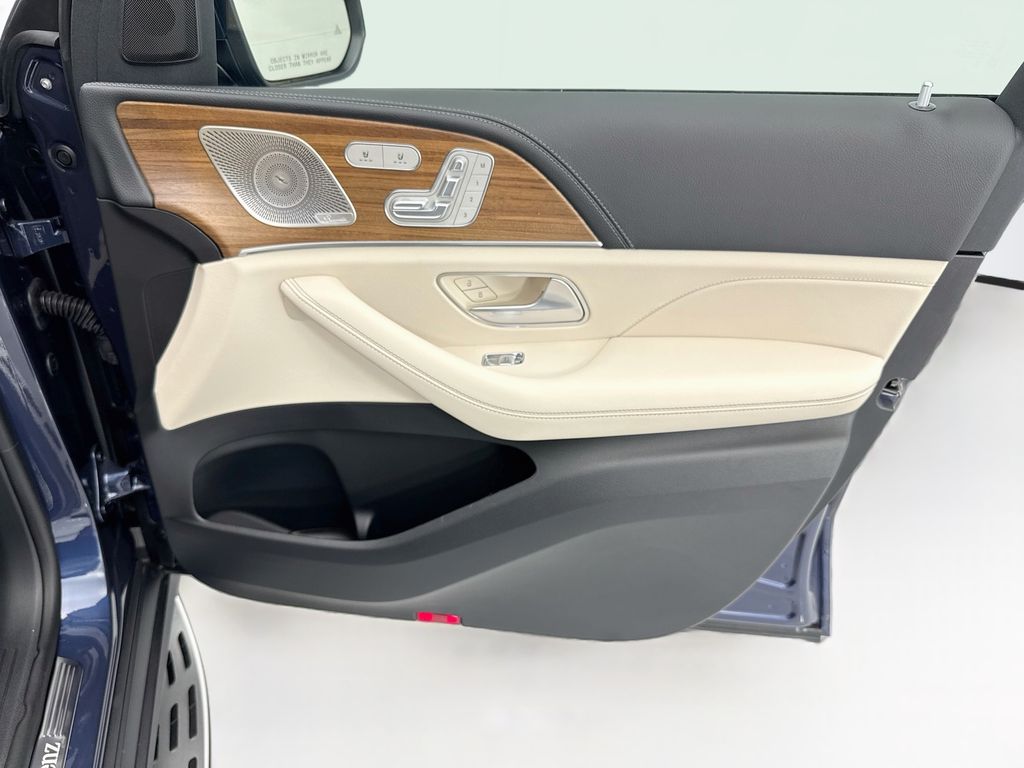 Thumbnail: 2026 Mercedes-Benz GLE - 25