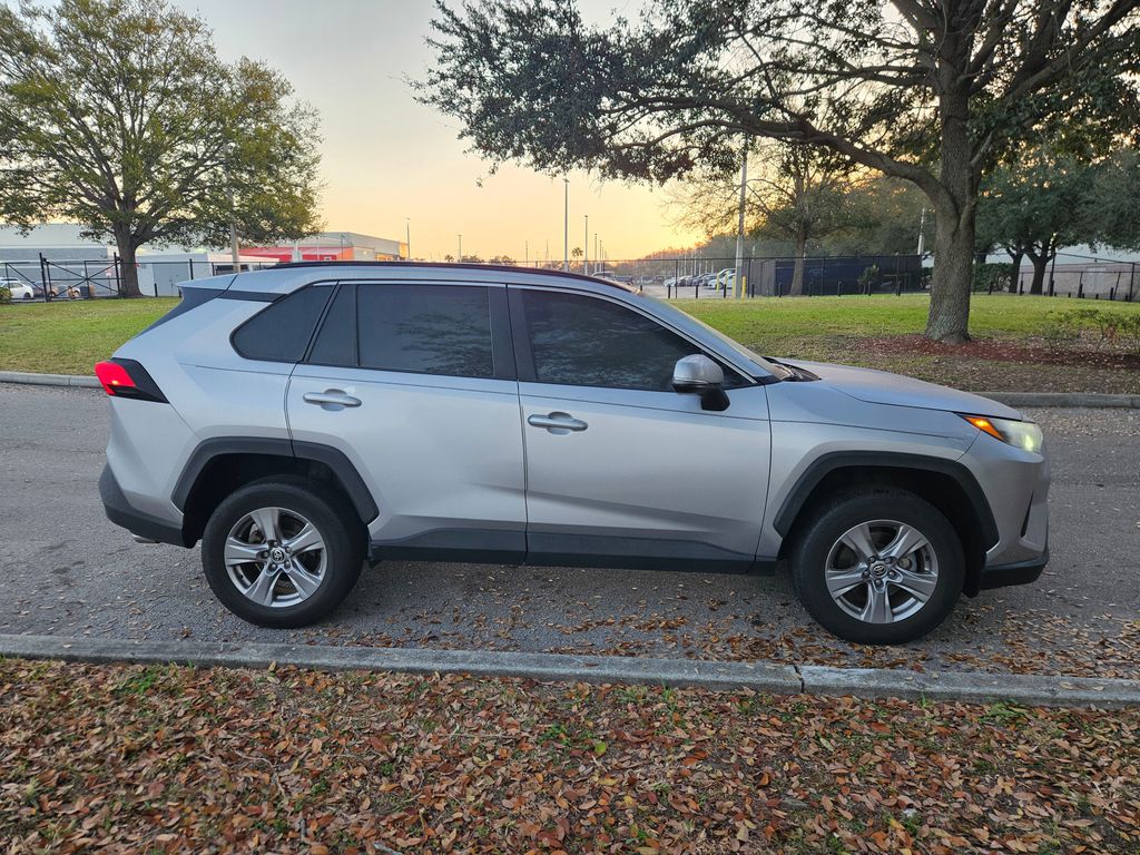 2022 Toyota RAV4 XLE 6