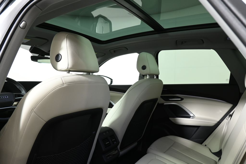 Thumbnail: 2025 Audi Q5 - 26