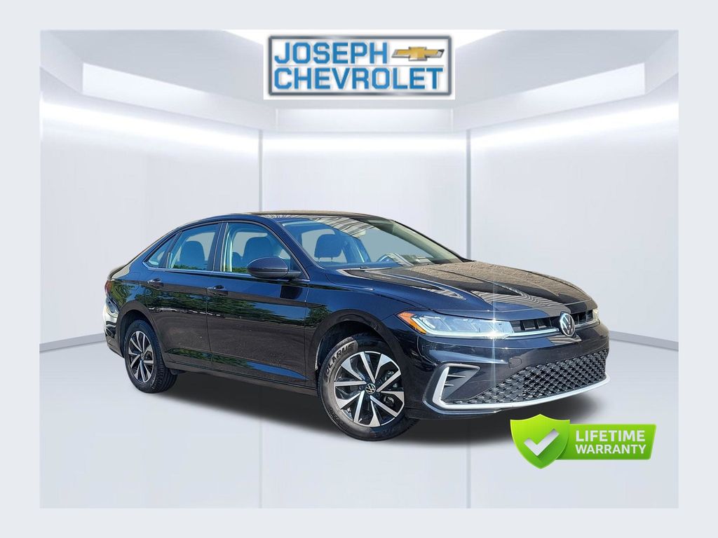 Silver 2025 Volkswagen Jetta Sedan Front-Wheel Drive 8-Speed Automatic