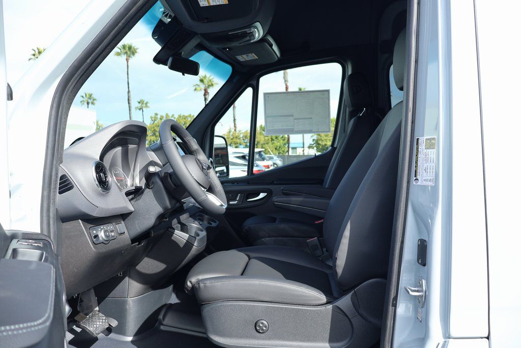 Thumbnail: 2026 Mercedes-Benz Sprinter - 6