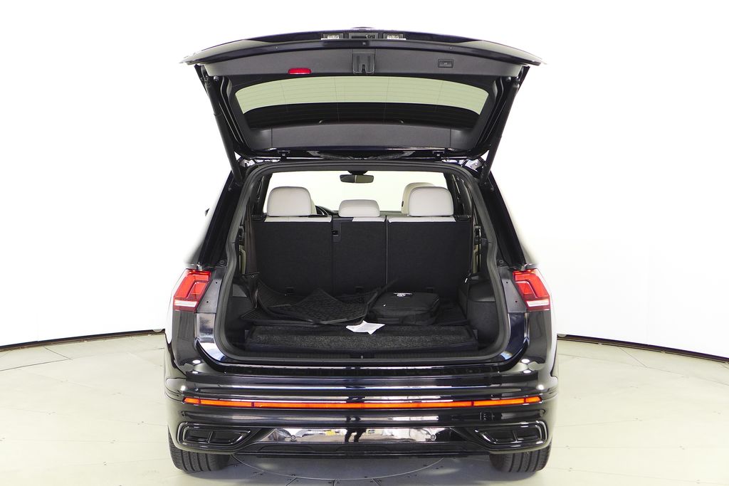 Thumbnail: 2023 Volkswagen Tiguan - 10