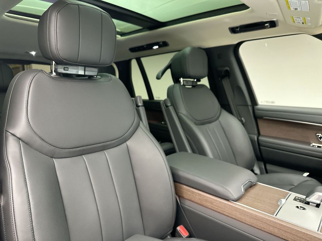 Thumbnail: 2026 Land Rover Range Rover - 6