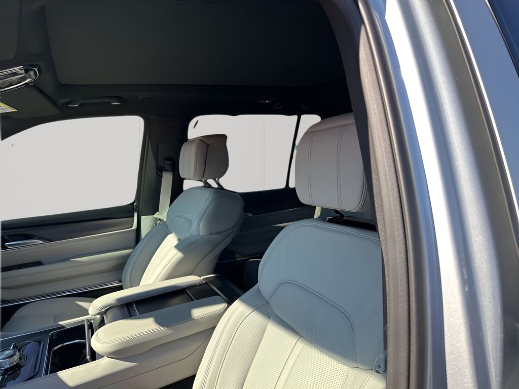 New 2026 Silver Jeep Summit image 27