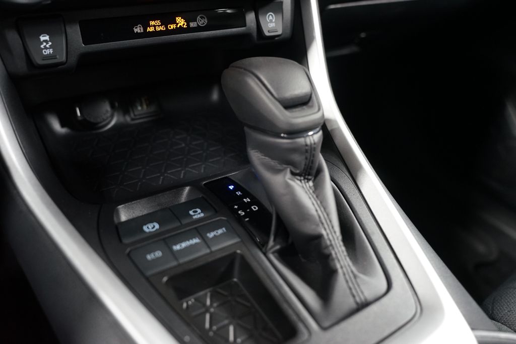 Thumbnail: 2025 Toyota RAV4 - 21