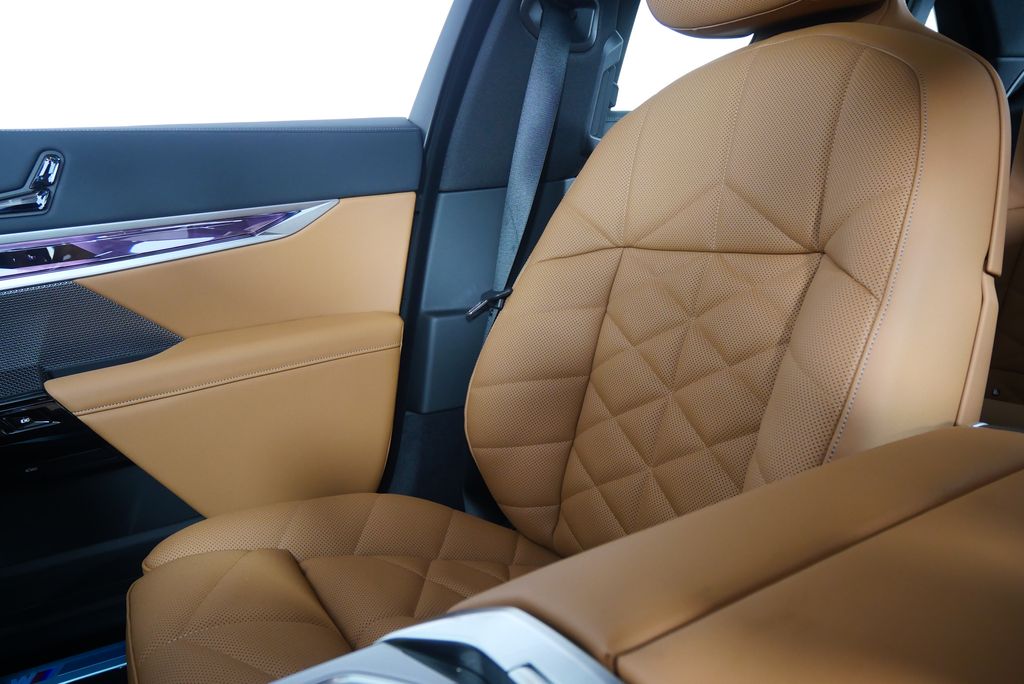 Thumbnail: 2025 BMW 7 Series - 24