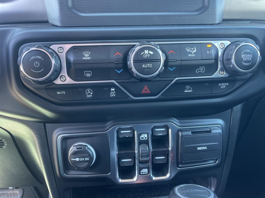 Used 2020 Gray Jeep Sport image 4