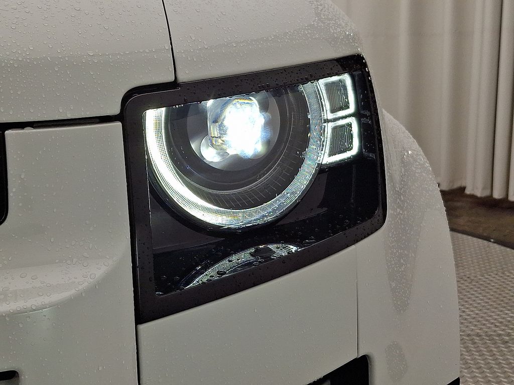 Thumbnail: 2020 Land Rover Defender - 9