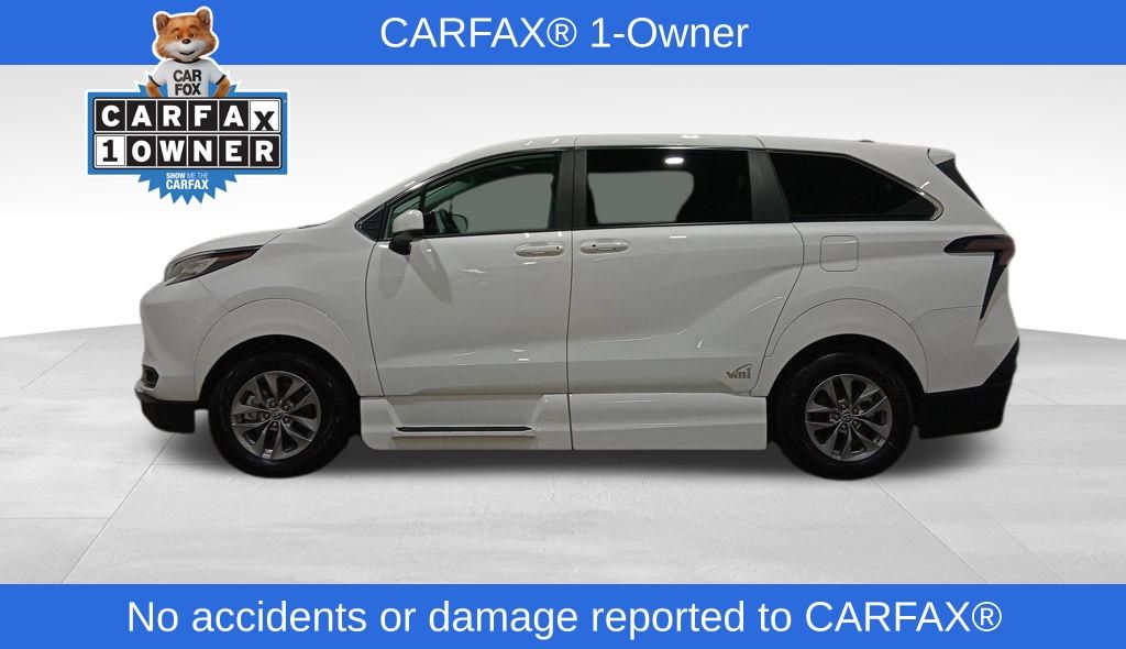 2023 Toyota Sienna LE