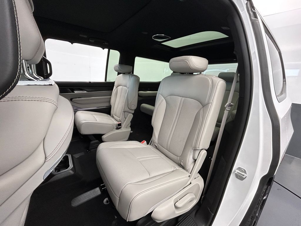 New 2026 Bright White Clearcoat Jeep Summit Obsidian image 32