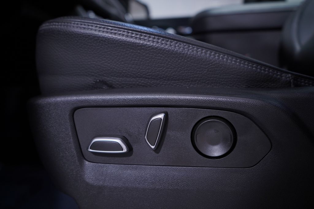 Thumbnail: 2023 GMC Yukon - 18