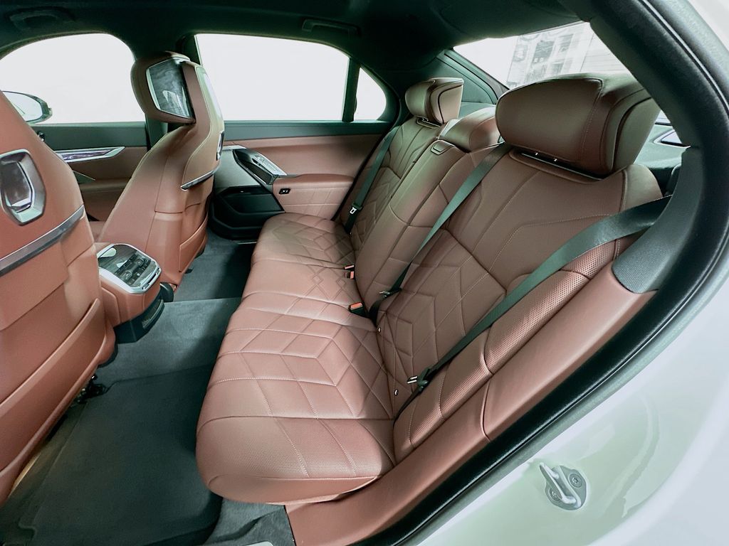 Thumbnail: 2025 BMW i7 - 17