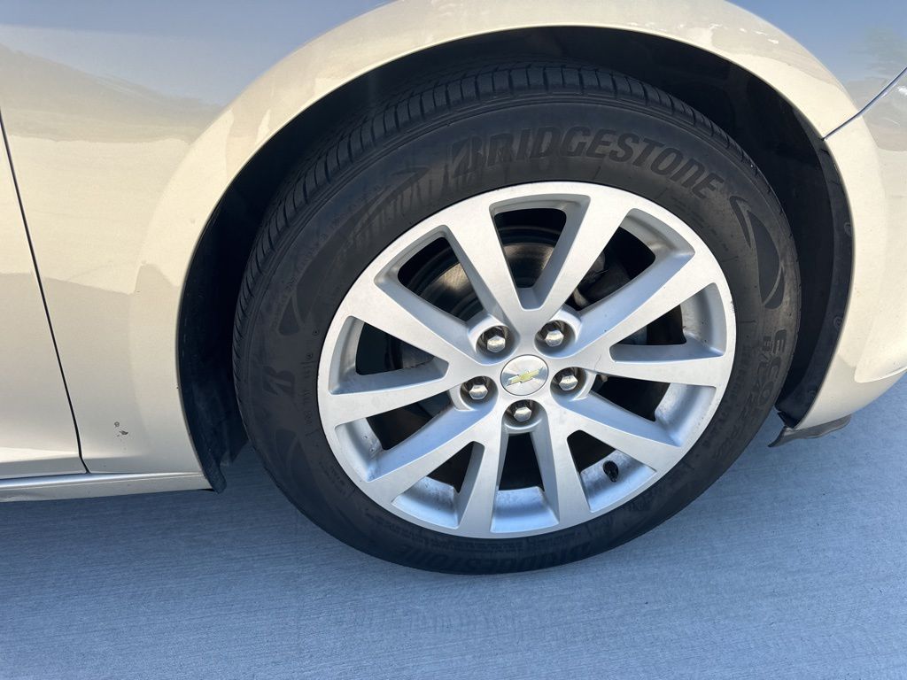2014 Champagne Silver Metallic Chevrolet Malibu LT FWD Sedan