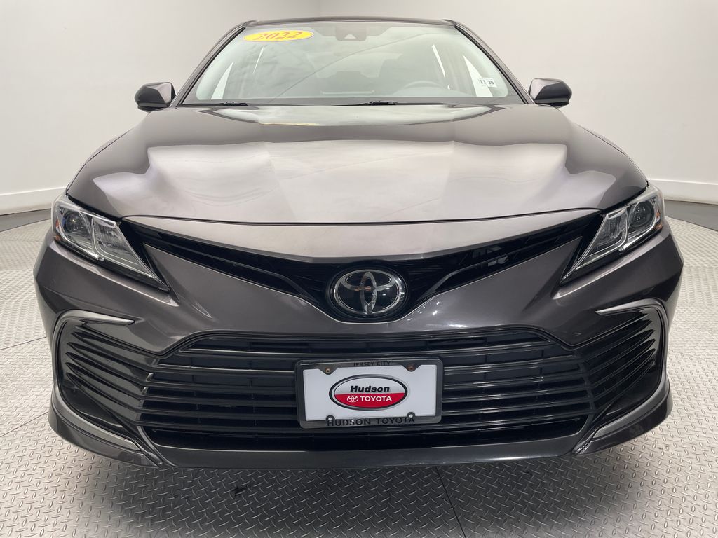 2022 Toyota Camry LE 2