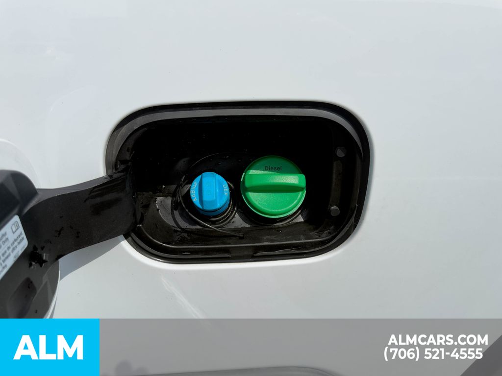 Used 2025 Summit White Chevrolet LT image 16