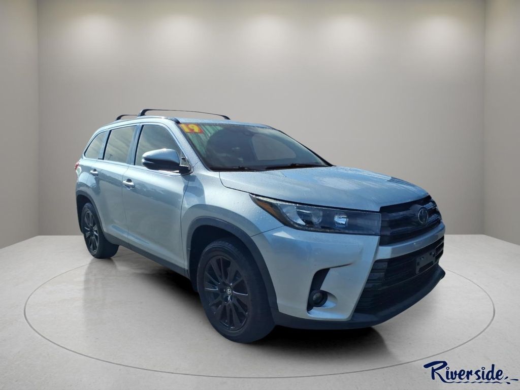 Celestial Silver Metallic 2019 Toyota Highlander SUV / Crossover All-Wheel Drive 8-Speed Automatic