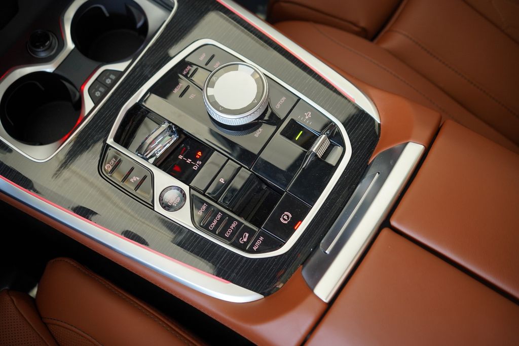 Thumbnail: 2025 BMW X7 - 19