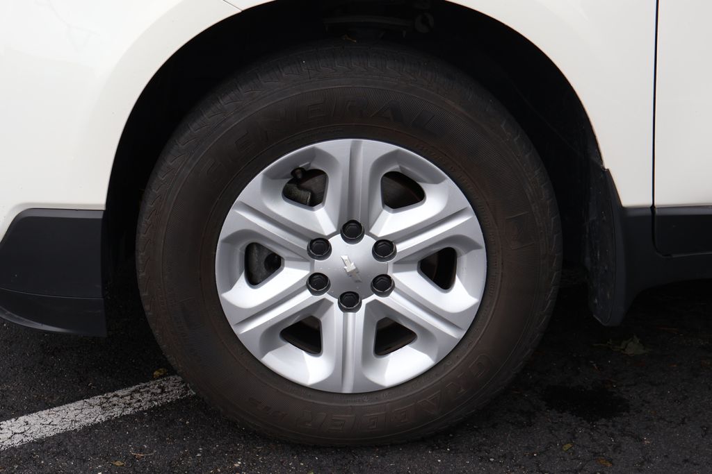 2013 Chevrolet Traverse LS 11