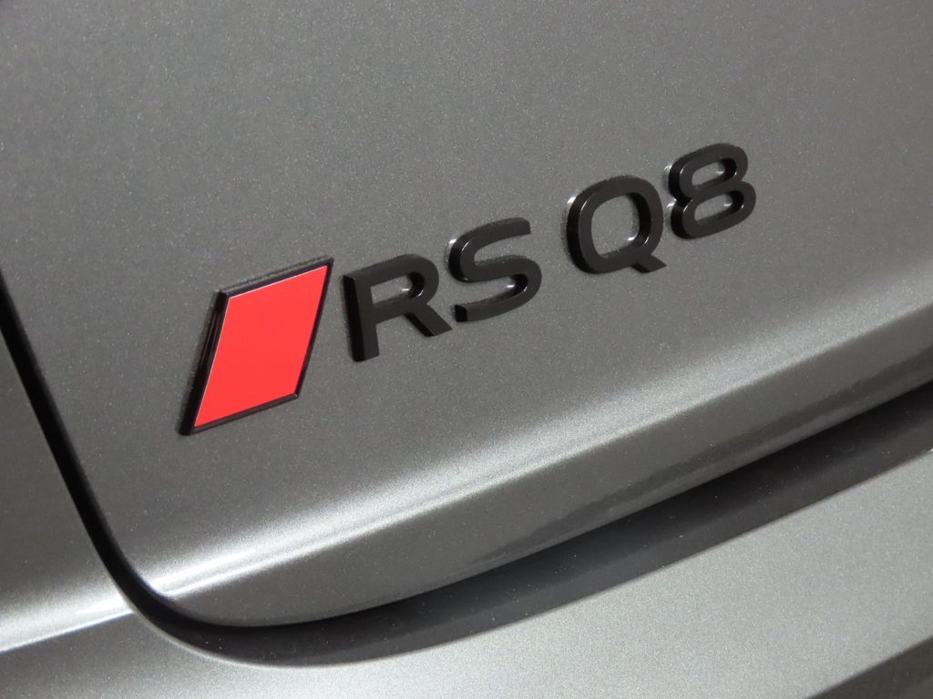 Thumbnail: 2026 Audi RS Q8 - 9