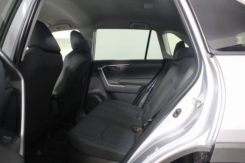 2025 Toyota RAV4 LE 6