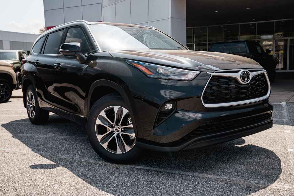 Black 2026 Toyota Highlander Hybrid XLE AWD SUV / Crossover All-Wheel Drive Continuously Variable Transmission