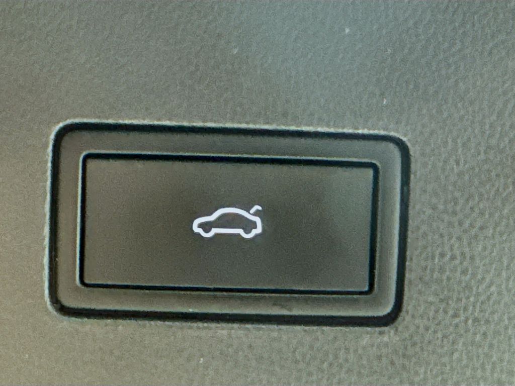 Used Car 2024 Volkswagen Atlas  2.0t Se W/technology For Sale Under $30,000 In Austin, Texas