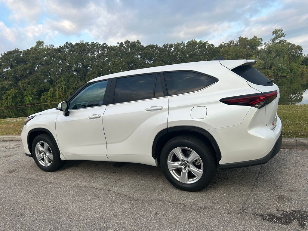 Thumbnail: 2024 Toyota Highlander - 3