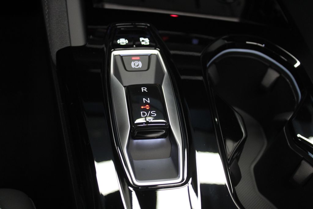 Thumbnail: 2026 Audi SQ5 - 16