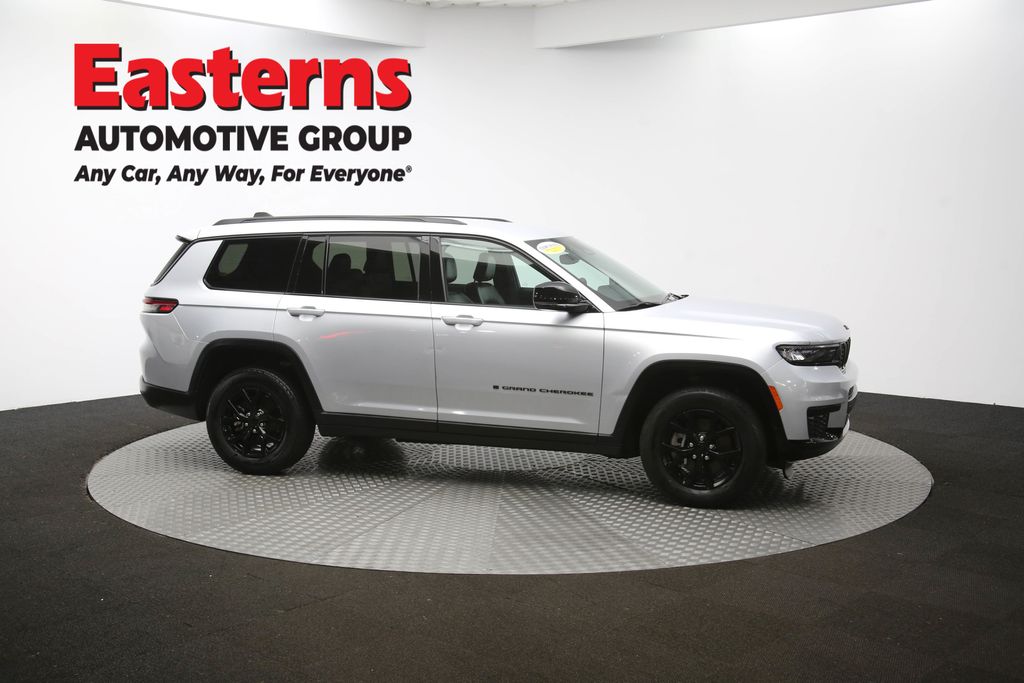 Used 2024 Silver Jeep Altitude image 46