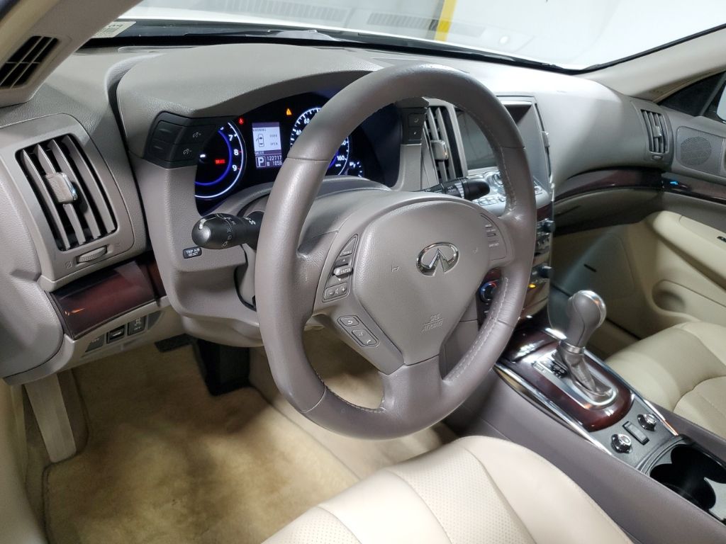 2012 INFINITI G37 X 11