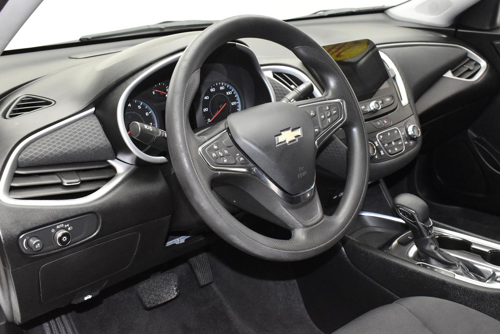 Thumbnail: 2023 Chevrolet Malibu - 16