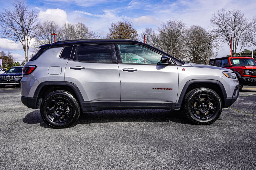 2024 Jeep Compass Trailhawk photo 2