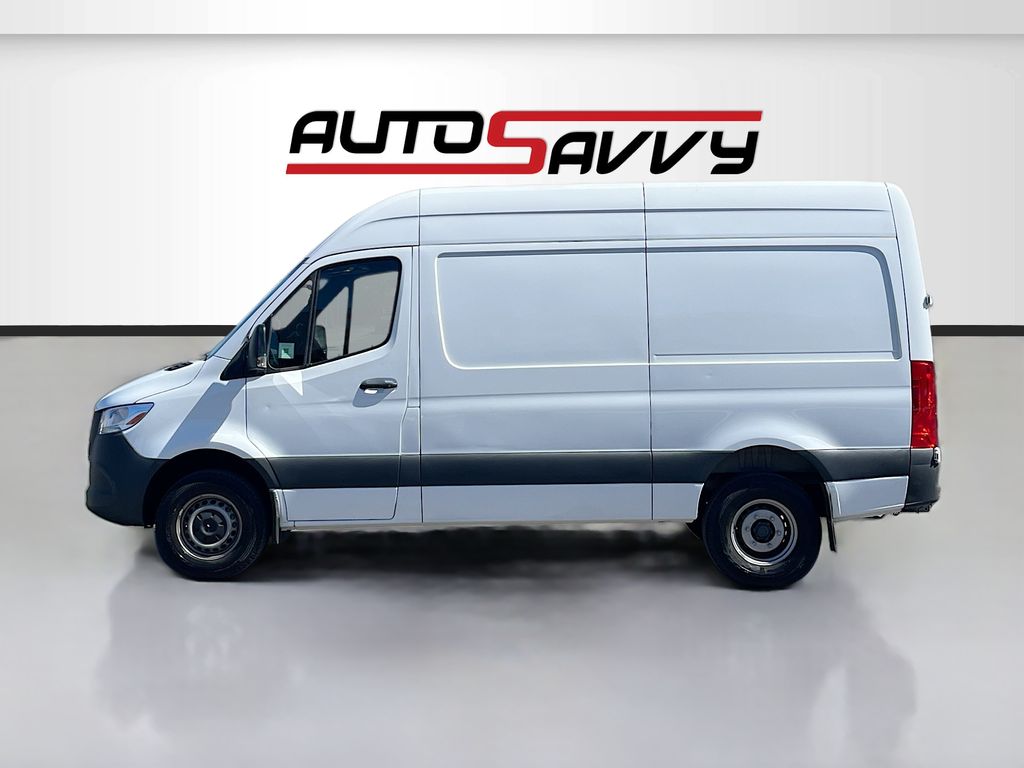 Used 2024 White Mercedes-Benz Cargo 144 WB image 4