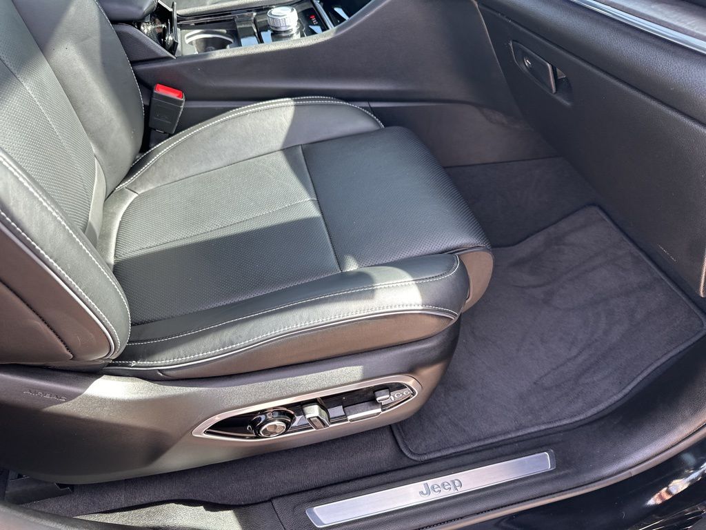 Used Car 2023 Jeep Grand Cherokee  Overland For Sale Under $40,000 In Austin, Texas