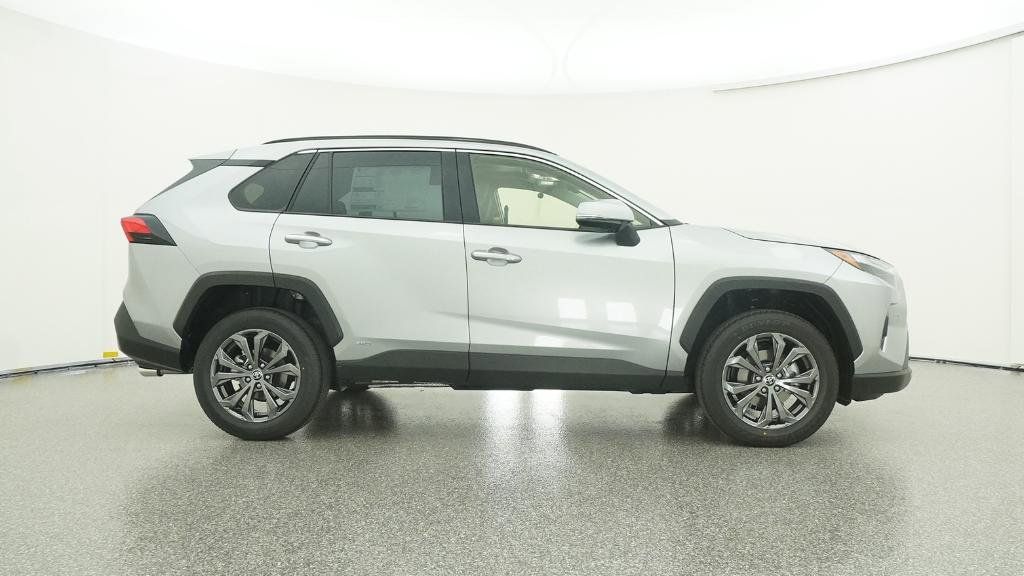 Thumbnail: 2025 Toyota RAV4 - 21