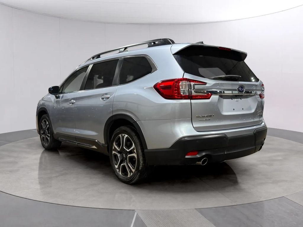 Used 2024 Ice Silver Metallic Subaru Limited image 5