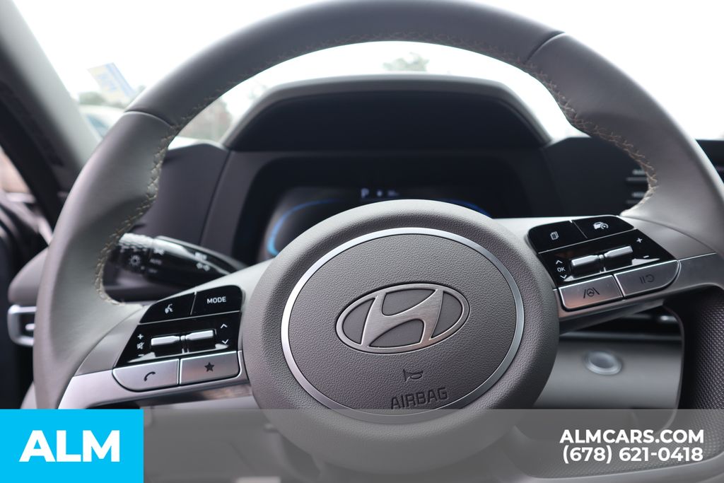Used 2025 Gray Hyundai SEL Sport image 29