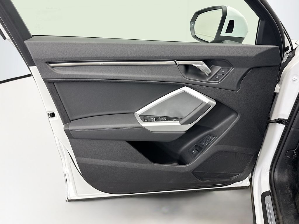 Thumbnail: 2025 Audi Q3 - 22