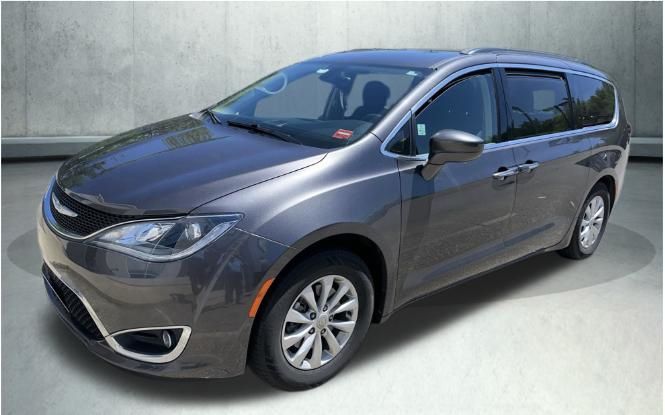 2018 Chrysler Pacifica Touring Plus's photo