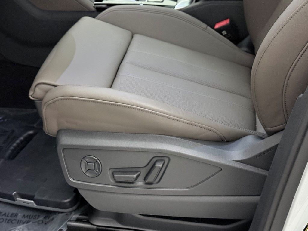 Thumbnail: 2025 Audi Q5 - 25