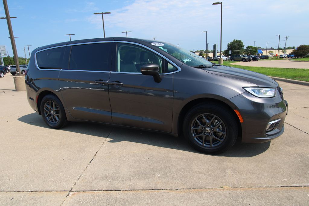 Used 2023 Chrysler Pacifica Van