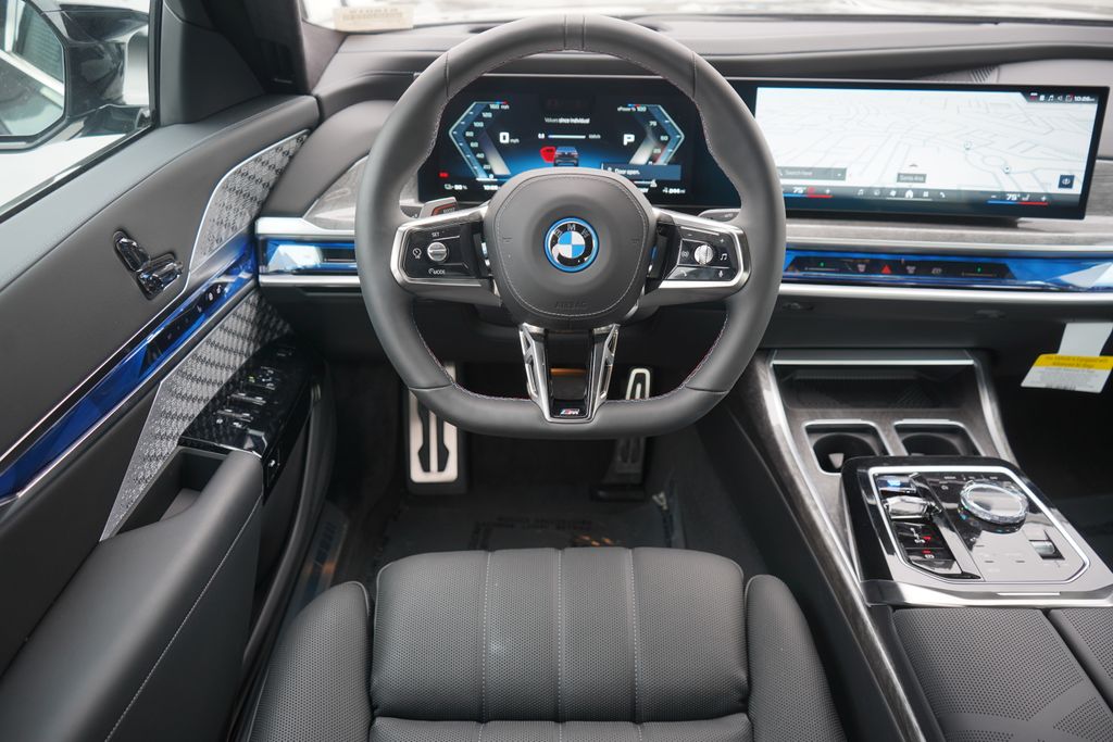 2024 BMW i7 M70 16