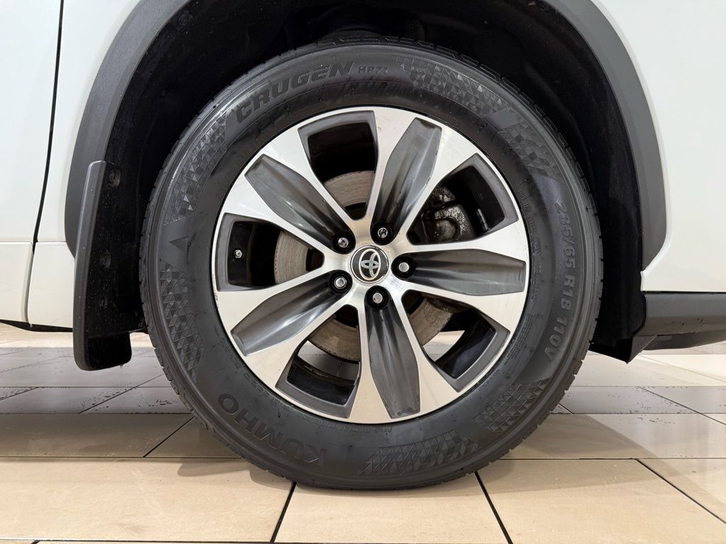 Thumbnail: 2022 Toyota Highlander - 9