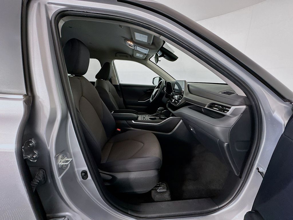 Thumbnail: 2024 Toyota Highlander - 28