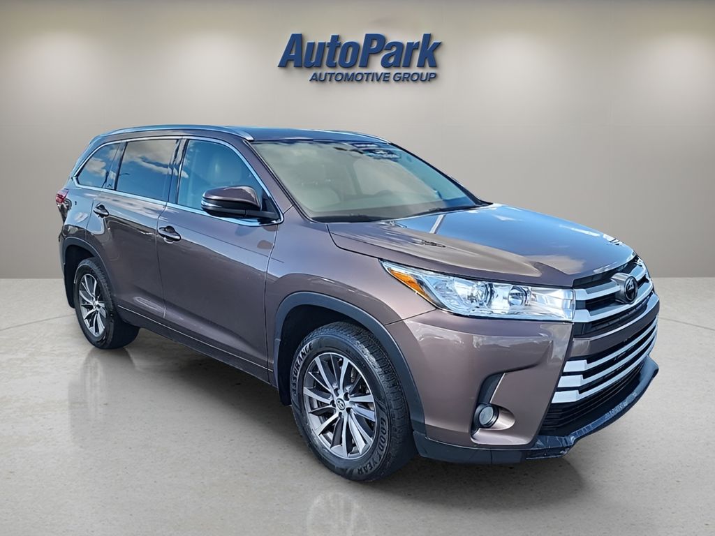 Toasted Walnut Pearl 2017 Toyota Highlander SUV / Crossover All-Wheel Drive 8-Speed Automatic