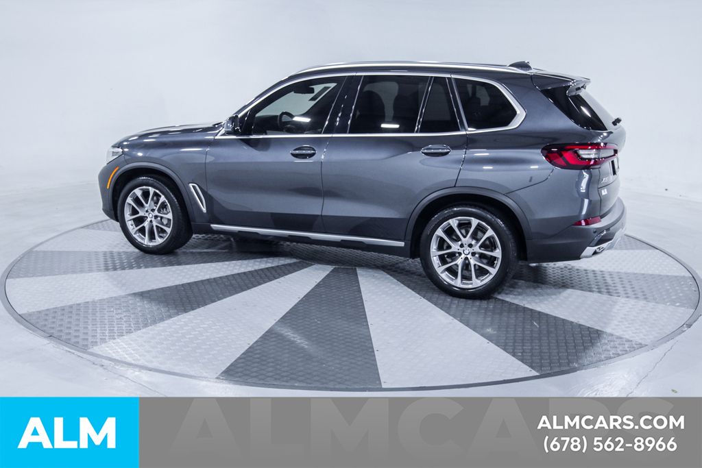 Used 2022 Gray BMW xDrive40i image 5