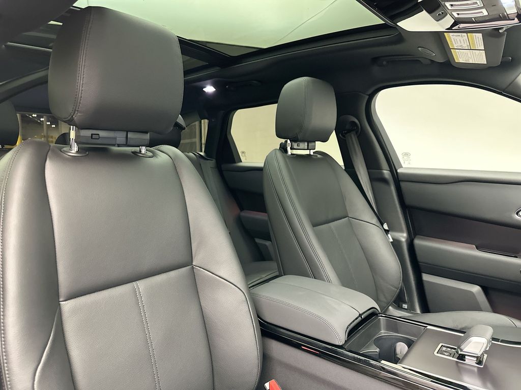 2026 Land Rover Range Rover Velar Dynamic SE 5