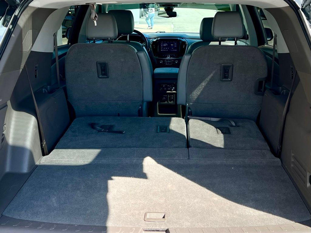2021 Chevrolet Traverse LT Leather photo